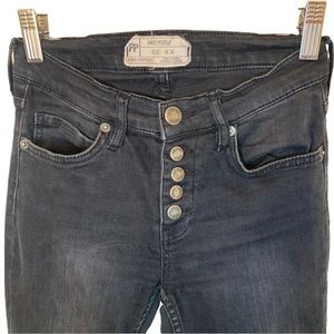 Free People | Raw Hem Black Cropped Skinny Jean Sz 26